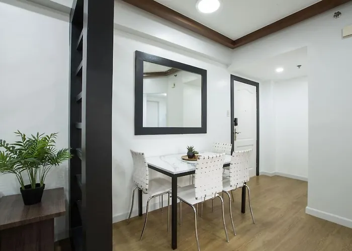Julias Contemporary Balcony And Golf View Apartamento