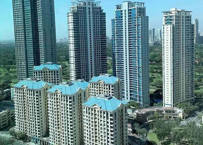 Julias Contemporary Balcony And Golf View